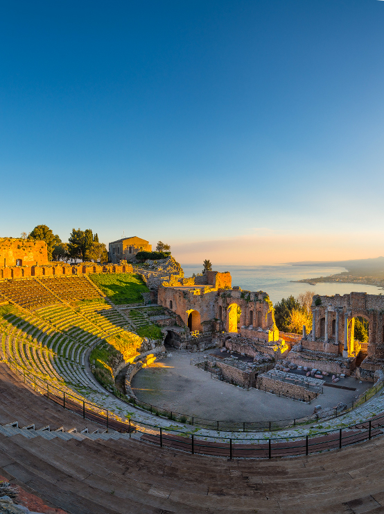 Italy is a country rich in history and archaeological heritage, with ancient sites that offer a window into the fascinating past of the country.