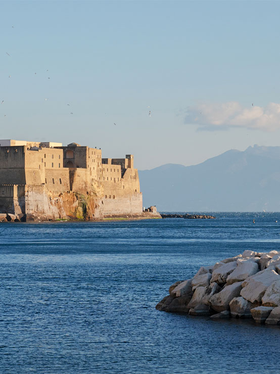 Naples is a city that is enchanting with its historical, cultural, and architectural richness. In addition to its captivating open-air streets, the city also offers a hidden world beneath the surface, known as Naples Underground.
