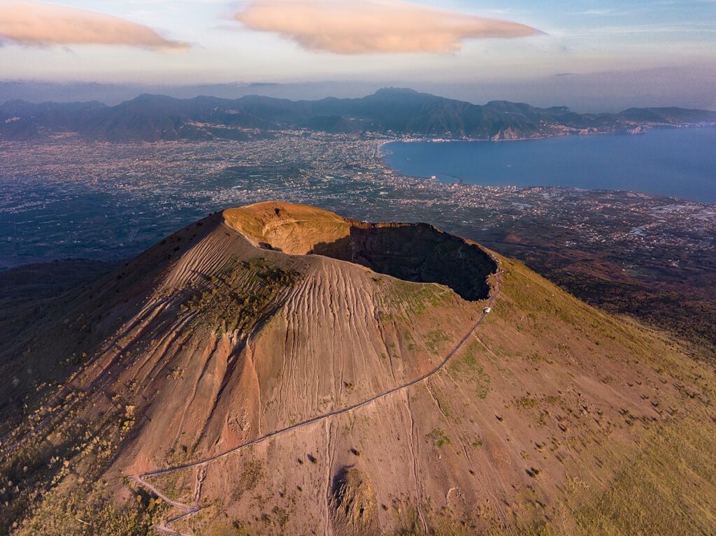 The Vesuvius National Park, established in 1995, is one of the most striking naturalistic jewels of southern Italy. Situated in Campania, on the outskirts of Naples, it covers an area of approximately 8,482 hectares and develops around one of the most famous and studied volcanoes in the world: Vesuvius, an imposing and dynamic symbol of the deep bond between man and nature.